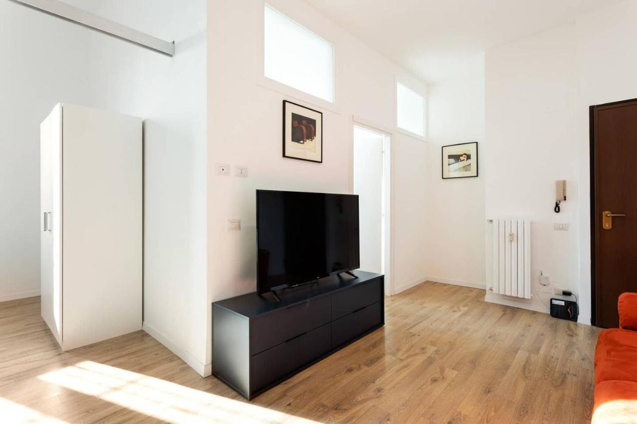 מילאנו Spacious Flat Close To Fondazione Prada & Metro מראה חיצוני תמונה
